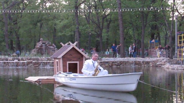 Саксофонист. Открытие пруда в парке (Мелитополь)