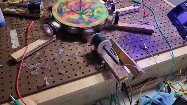 Pulse motor generator generates 100AC volts смотреть онлайн