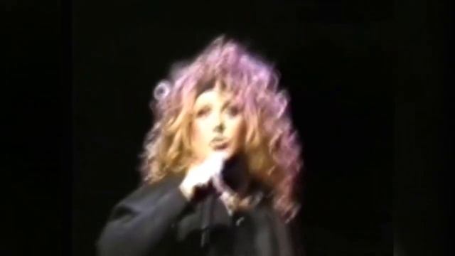 «Она цеплялась за любовь»: Алла Пугачёва прочитала лирическое стихотворение смотреть онлайн