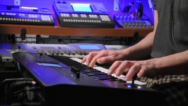 KORG Krome-Largo Theme смотреть онлайн