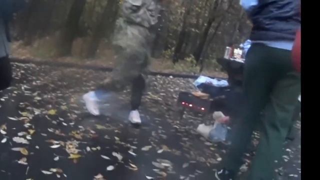 ПРОУЧИЛ БЫДЛО в ПАРКЕ - ОБЛИЛИ ПИВОМ смотреть онлайн