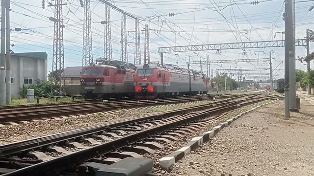 ВЛ80С-1702 следует резервом с приветливой бригадой