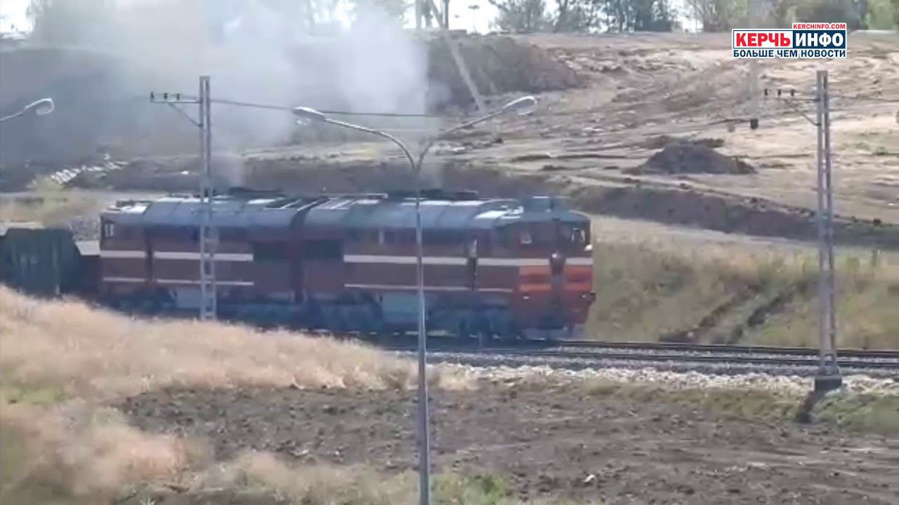 Керчанин снял на видео первый поезд на Крымском мосту смотреть онлайн