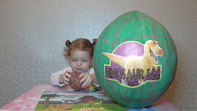 Большое Яйцо сюрприз с динозаврами распаковка игрушки Giant Surprise EGG Dinosaurs Toys