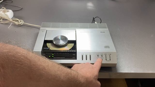 Philips CD100 Vintage CD-Player, modified. смотреть онлайн