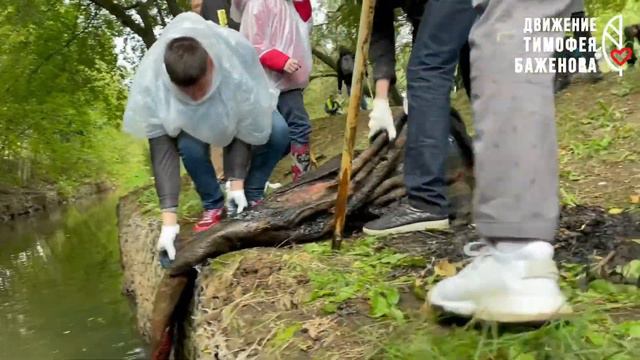 В минувшие выходные состаялся субботник на берегу реки Ичка. смотреть онлайн