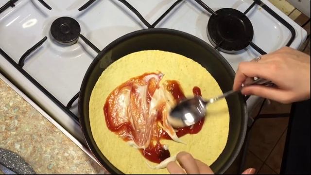 Пицца из тортильи ,быстро и очень вкусно . смотреть онлайн