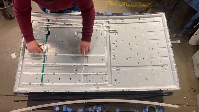 Samsung 65" Curved LED TV Not Working - How To Fix Black Screen - UA65 UE65 (BN96-39665A/39666A) смотреть онлайн