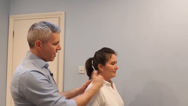 Improve Your Posture With This 'No Crack' Chiropractic Technique Part 1 смотреть онлайн