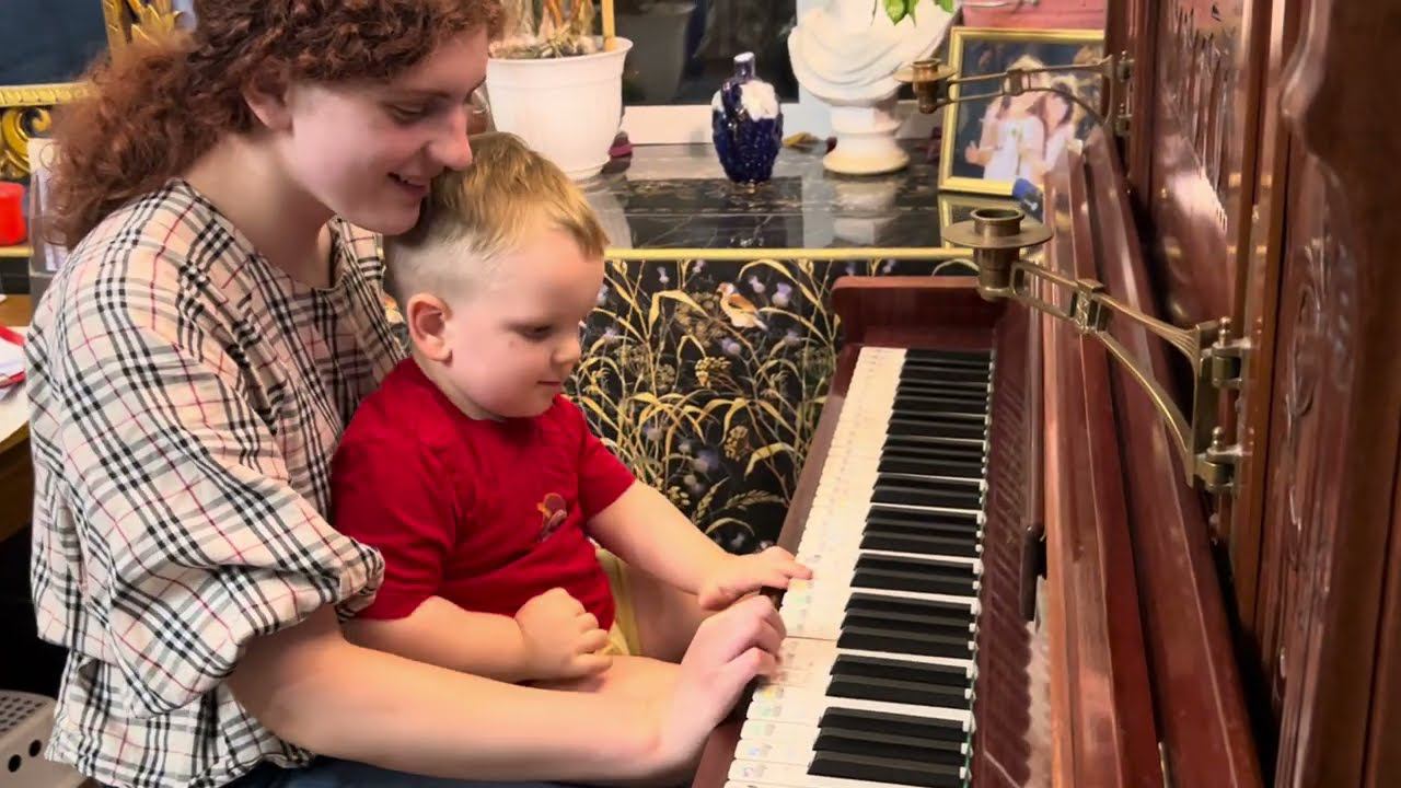 Гавриил уверен, что не мешает, а участвует - Gavriil Is Sure He Is Contributing, Not Disturbing