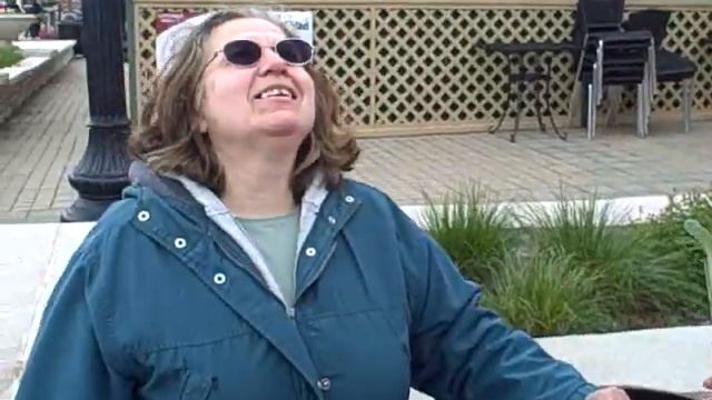 Barrington Bloomers offers to demonstrate repotting.AVI смотреть онлайн