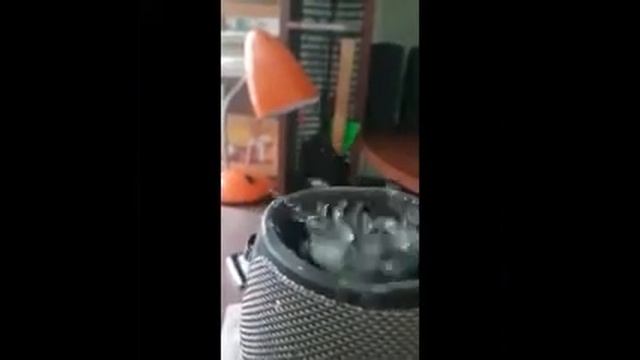 Тест-Колонка Jbl xtreme (копия)-против Воды смотреть онлайн