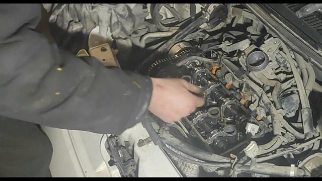 Замена прокладки клапанной крышки Daihatsu Sirion Daihatsu Sirion Valve Cover Gasket Replacement