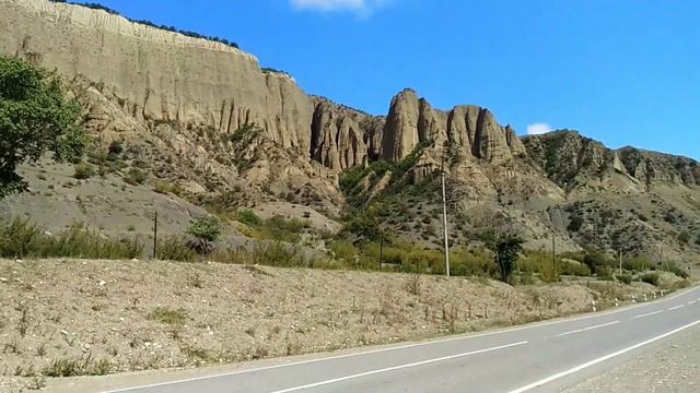 Прекрасные пейзажи ЮжДага, на другом берегу реки Самур находится Азербайджан. смотреть онлайн
