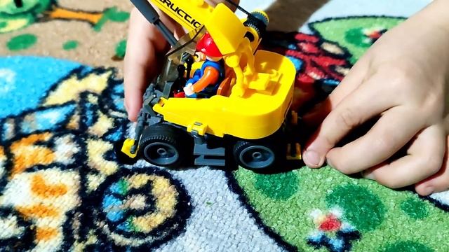 Конструктор Sluban Строительный Арт. M38-B0810 смотреть онлайн