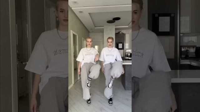 Смотрите какие классные вещи на нас? Карго тренд! Оставляем ссылку: https://youtube.com/@feelz_ru смотреть онлайн