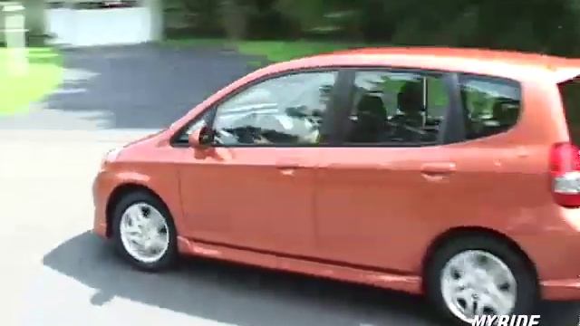 Review: 2007 Honda Fit смотреть онлайн