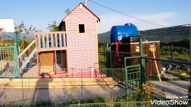 Бассейн на эксплуатируемой крыше, дети в восторге смотреть онлайн