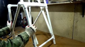 РАСКЛАДНОЙ СТУЛ ДЛЯ РЫБАЛКИ ИЗ ПВХ ТРУБЫ СВОИМИ РУКАМИ! КАК СДЕЛАТЬ КРЕСЛО ДЛЯ РЫБАЛКИ!