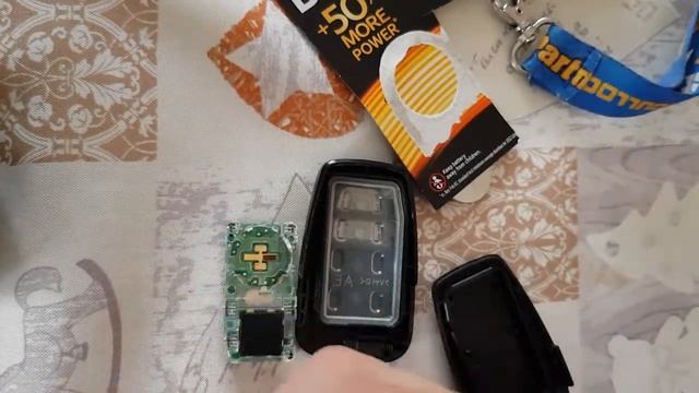 Cambiare la batteria alla chiave della Toyota chr смотреть онлайн