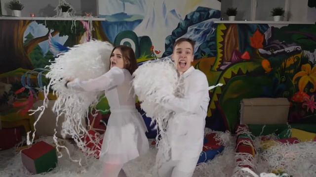 Белое бумажное шоу смотреть онлайн