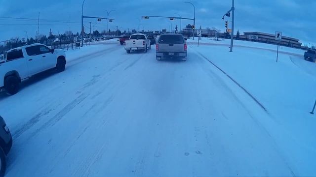 VERY DUMB KAREN IN HER TOYOTA CUTS OFF CYCLIST PLATE # E-06946 VERY DRUNK OR VERY HIGH смотреть онлайн