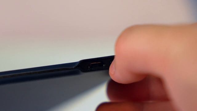 Thinnest Keyboard I’ve Ever Seen ⌨️ - Logitech Keys-To-Go REVIEW! | ChaseYama Tech смотреть онлайн