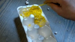 Как покрасить пенопластовые шарики