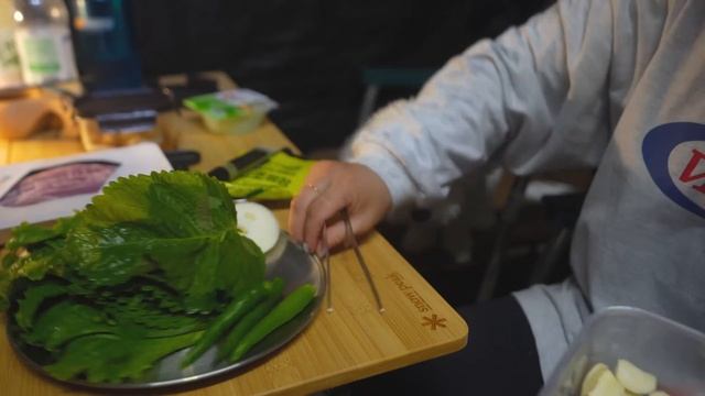 비바람 몰아치는 숲속에서 아늑한 카라반캠핑 | 단풍 막차타기 성공 | 백골뱅이 어묵탕에 막걸리, 삼겹살