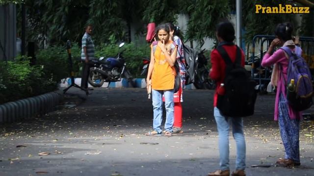 ?Snake Prank on Cute Girls?? PrankBuzz смотреть онлайн