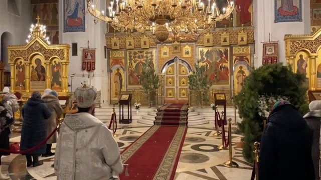 Рождественский сочельник. Царские часы. Литургия архиерейским чином смотреть онлайн