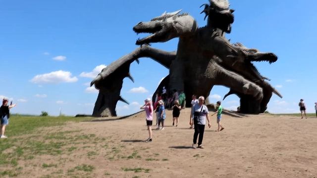 ДРАКОН, ВЕРБЛЮДЫ, ЛАМЫ, ЛОШАДИ, кого там только не было Деревенская жизнь смотреть онлайн