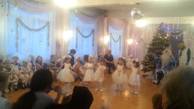 Танец снежинок. Утренник 2015 смотреть онлайн