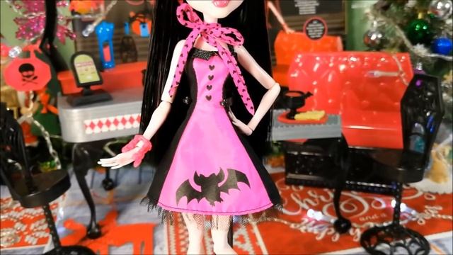 КАФЕ ДРАКУЛАУРЫ "МОНСТЕР ХАЙ" ОБЗОР И РАСПАКОВКА ♥ Die-Ner & Draculaura Playset Monster High смотреть онлайн