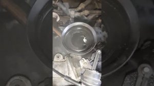 Стук з маслозаливної горловини Volkswagen T5, 2.5 CDI, двигун AXD.