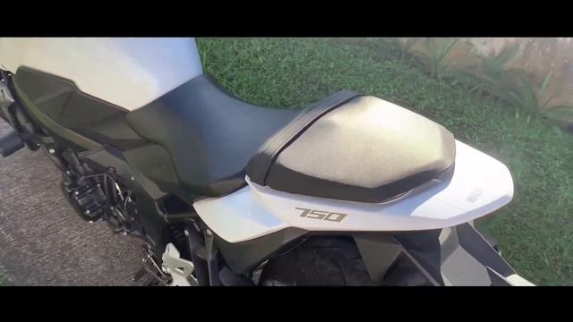 Suzuki GSR 750 смотреть онлайн