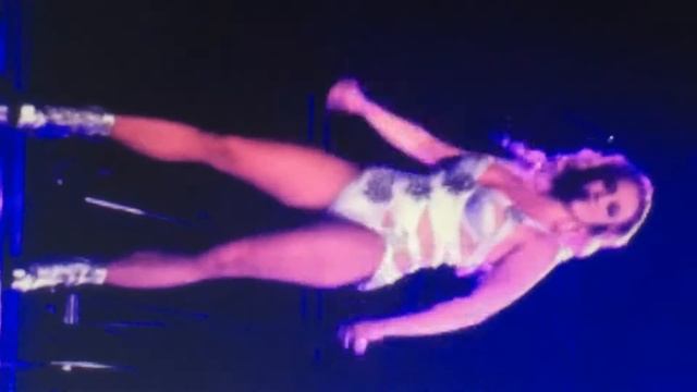 Britney Spears - Buhgalter live смотреть онлайн