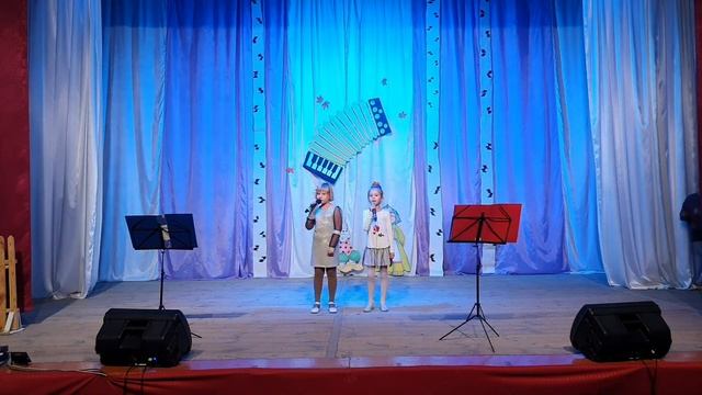 Юля Колосанова и Лиза Полозова - Мальчики направо, девочки налево смотреть онлайн