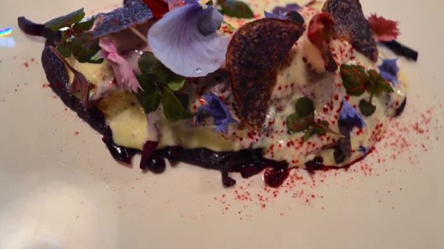 Montreal Best Restaurants - Les Deux Singes De Montarvie смотреть онлайн