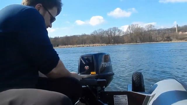 первый запуск мотора Тоhatsu 9.8 смотреть онлайн