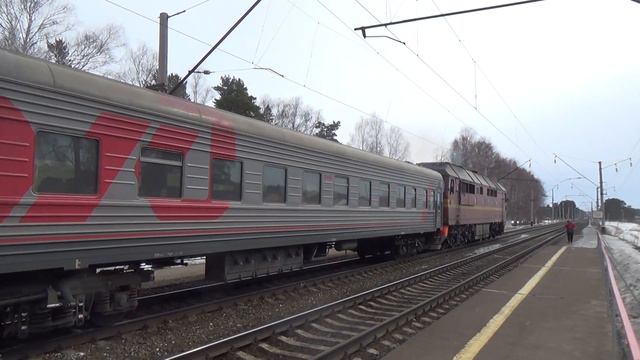 ТЭП70-0243 с пригородным поездом отправляется с о.п.9км смотреть онлайн