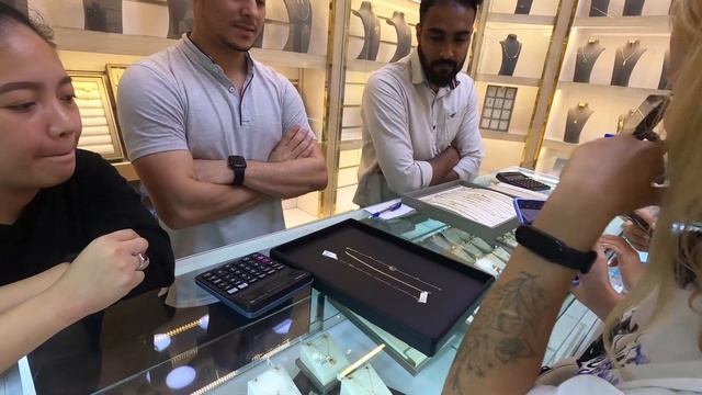Золотой рынок в Дубае Gold Souk покупаем подарок, Самое большое кольцо из золота в Мире 64Kg смотреть онлайн