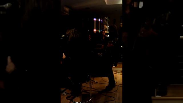 Us royalty - sunshine, 11.3.12, Gibson showroom смотреть онлайн