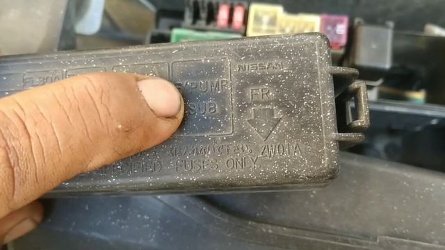 Dónde está relay bomba gasolina Tiida Nissan. смотреть онлайн