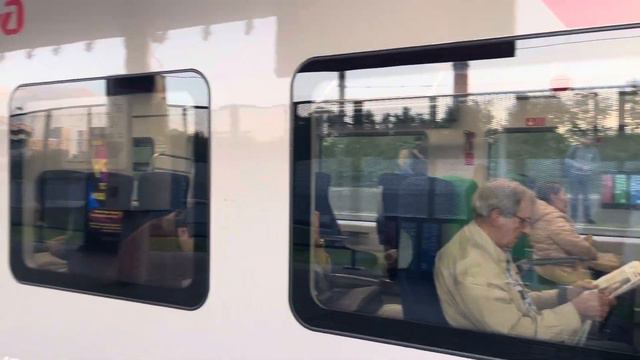 ЭС2Г-04501 Ласточка отправляется со станции Андроновка МЦК смотреть онлайн