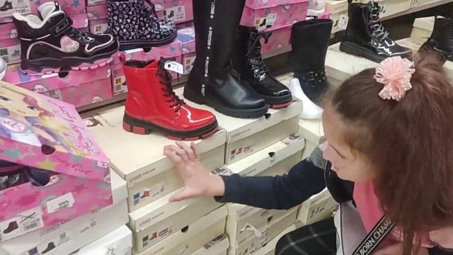 Отдадут ли нам зуб? / Жёлтые или красные? / Ждём зубную фею / смотреть онлайн