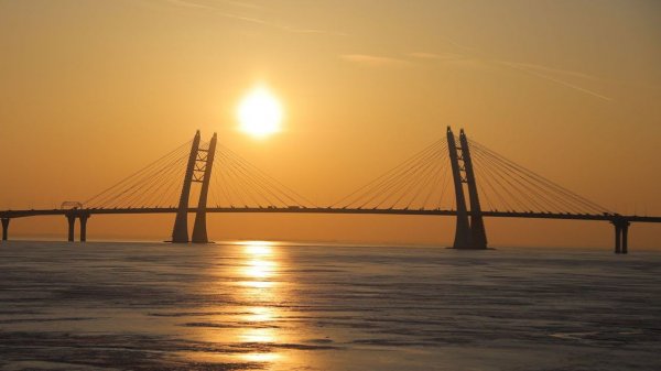 В погоне за закатом. Мост через Корабельный фарватер. Севкабель Порт. Санкт-Петербург 03.03.2024