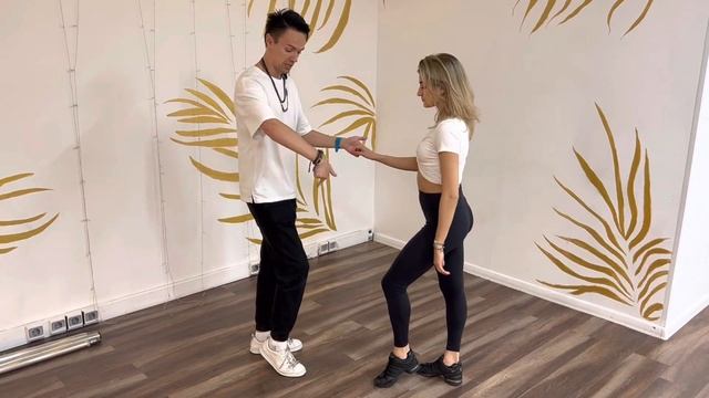 САЛЬСА Урок 1,5 ENCHUFLA DOBLE | Олег Логинов и Ксения Титова смотреть онлайн