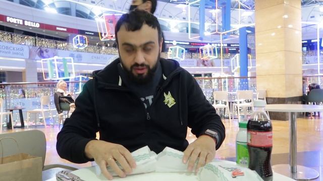 ХАБИБ ОТКРЫЛ ШАУРМУ в Москва Сити | Обзор M-eat By Khabib Нурмагомедов | Томлёное мясо М-ит