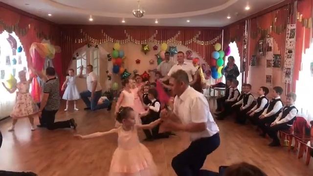 Танец пап с дочками на выпускном Зеленоград школа 853 41 группа смотреть онлайн